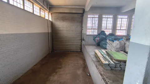 Industrial-warehouse-To-Let-in-Benrose  (2)